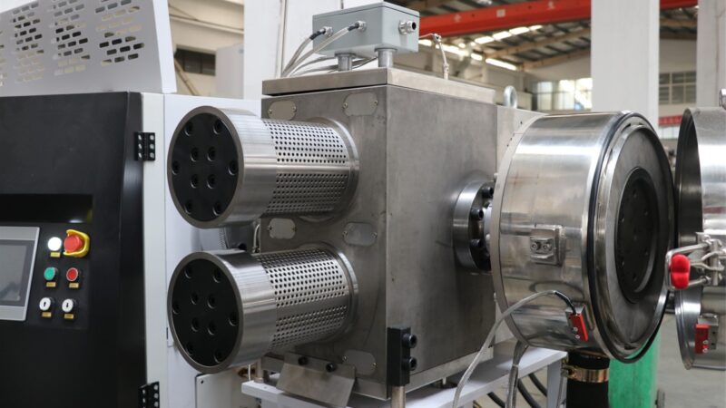 二軸押出機(同方向パラレル型)